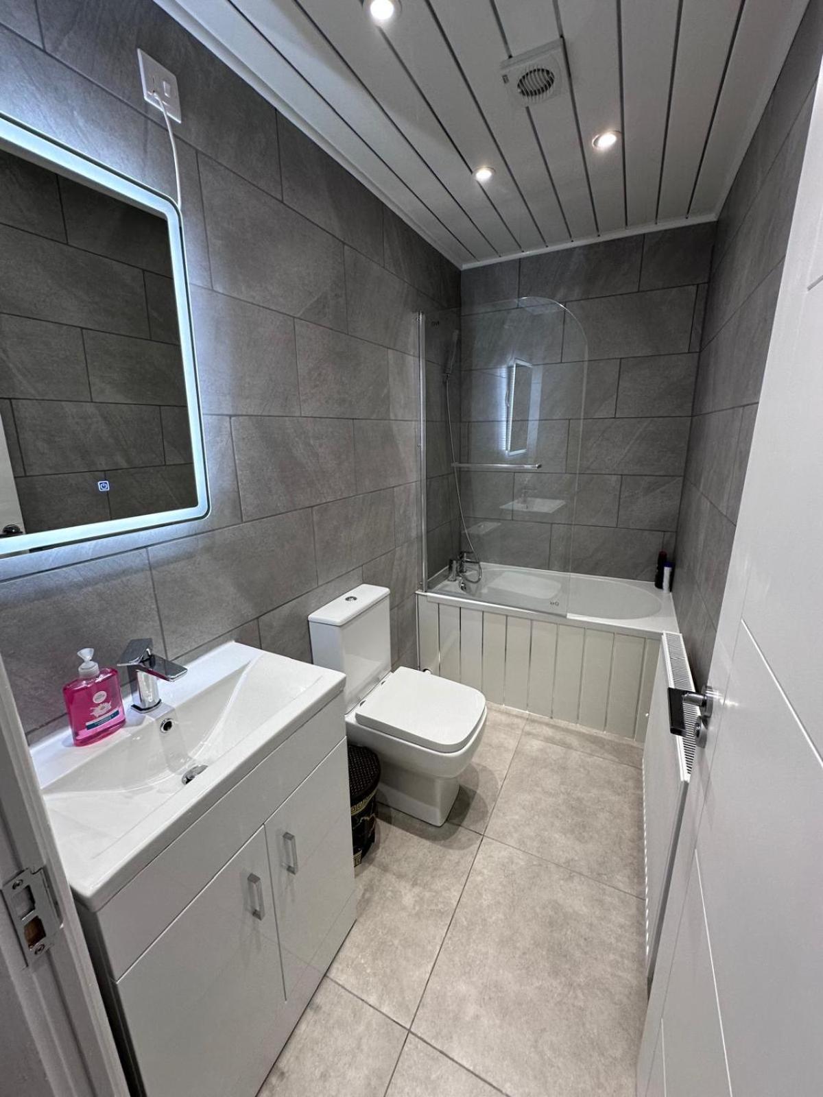 Modern Two-Bedroom Apartment Manchester Eksteriør bilde